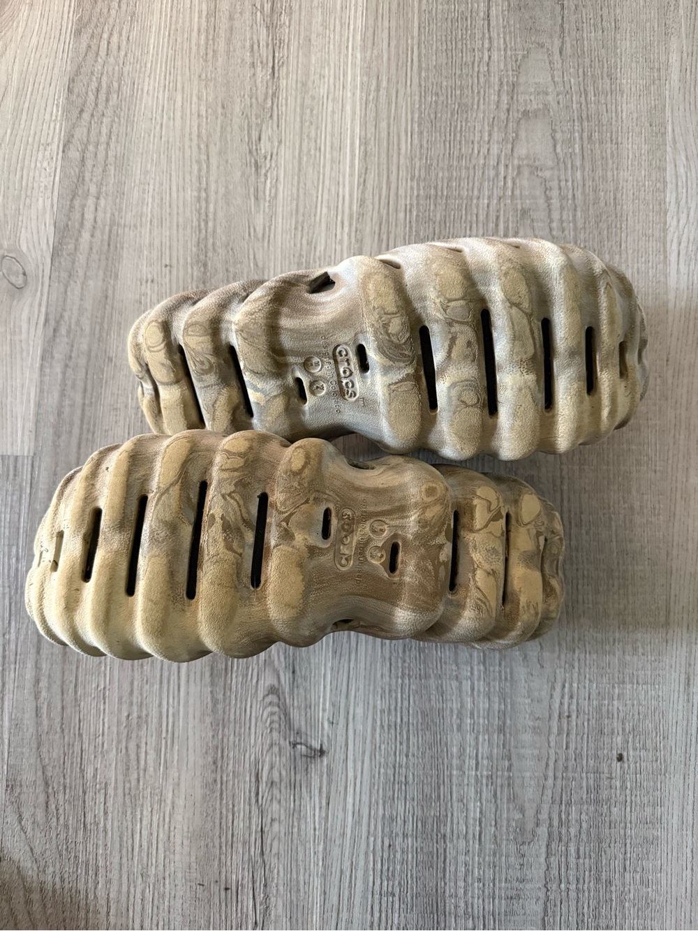 CROCS Marbled Tan and Gray Slide Sandals - Picture 3 of 7